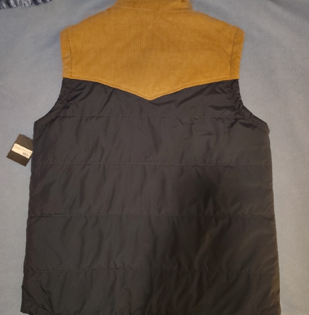 Men's Two-Tone Corduroy Puffer Vest. NWT. Size medium - Picture 2 of 4